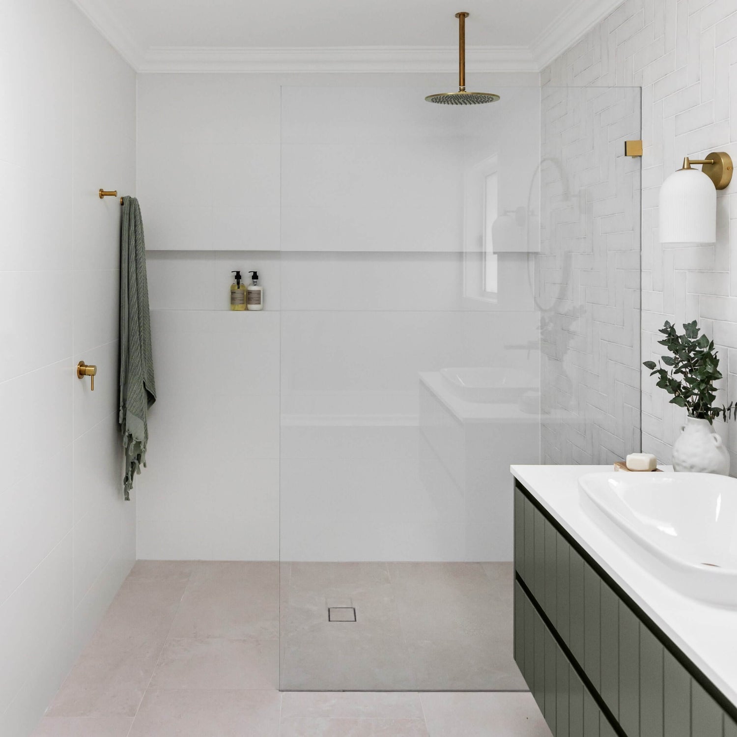 shower glass with gold taps and water repellent coating